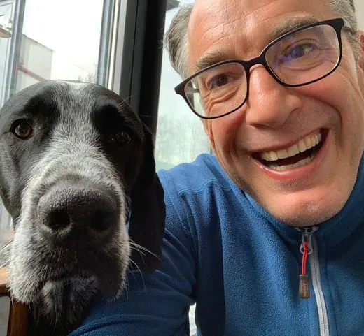 Sebastian Morgner mit seinem Hund Fritz
