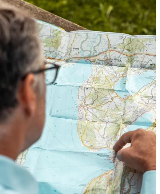 Sebastian Morgner over a hiking map of Lake Ammersee
